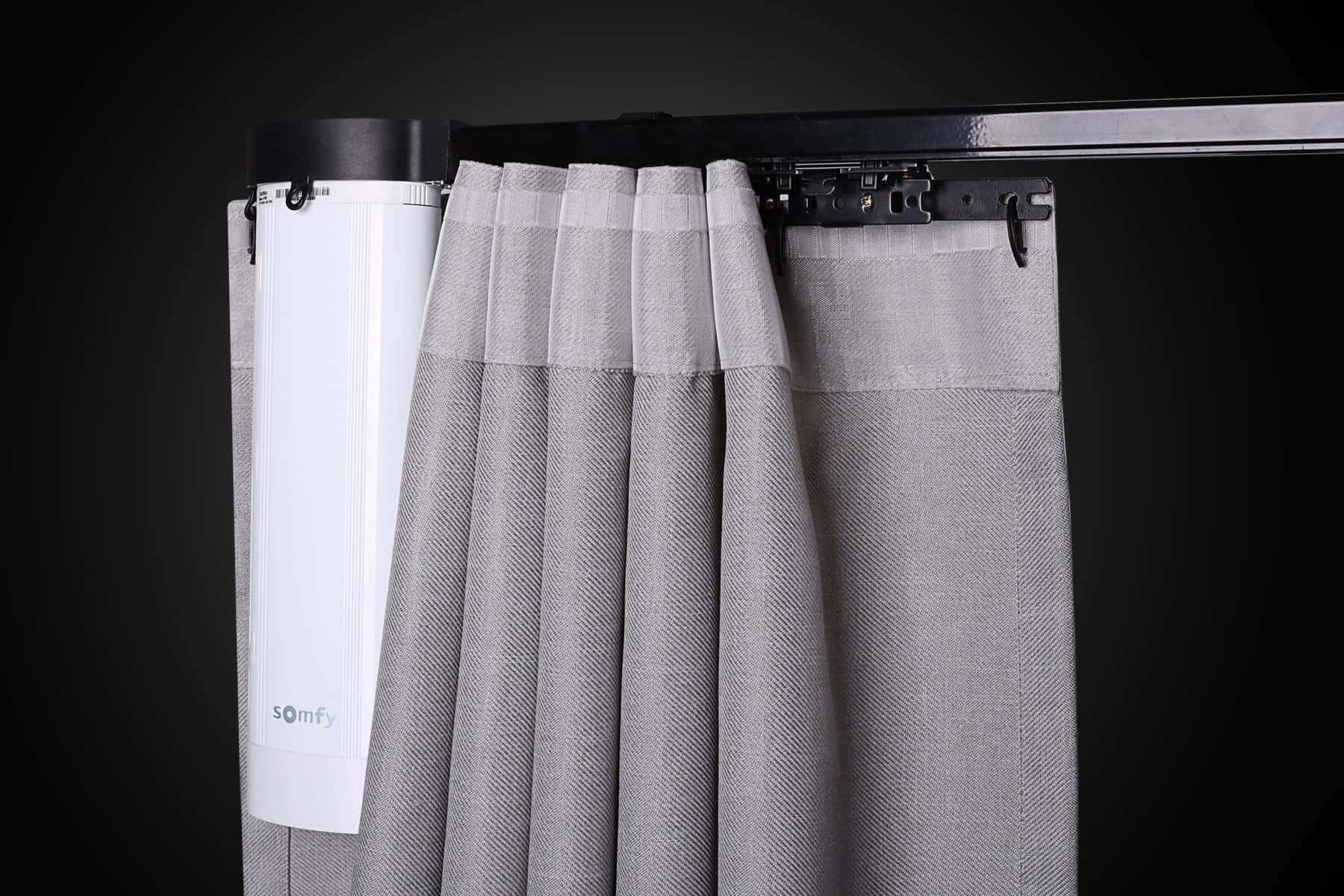 Karnisz akumulatorowy