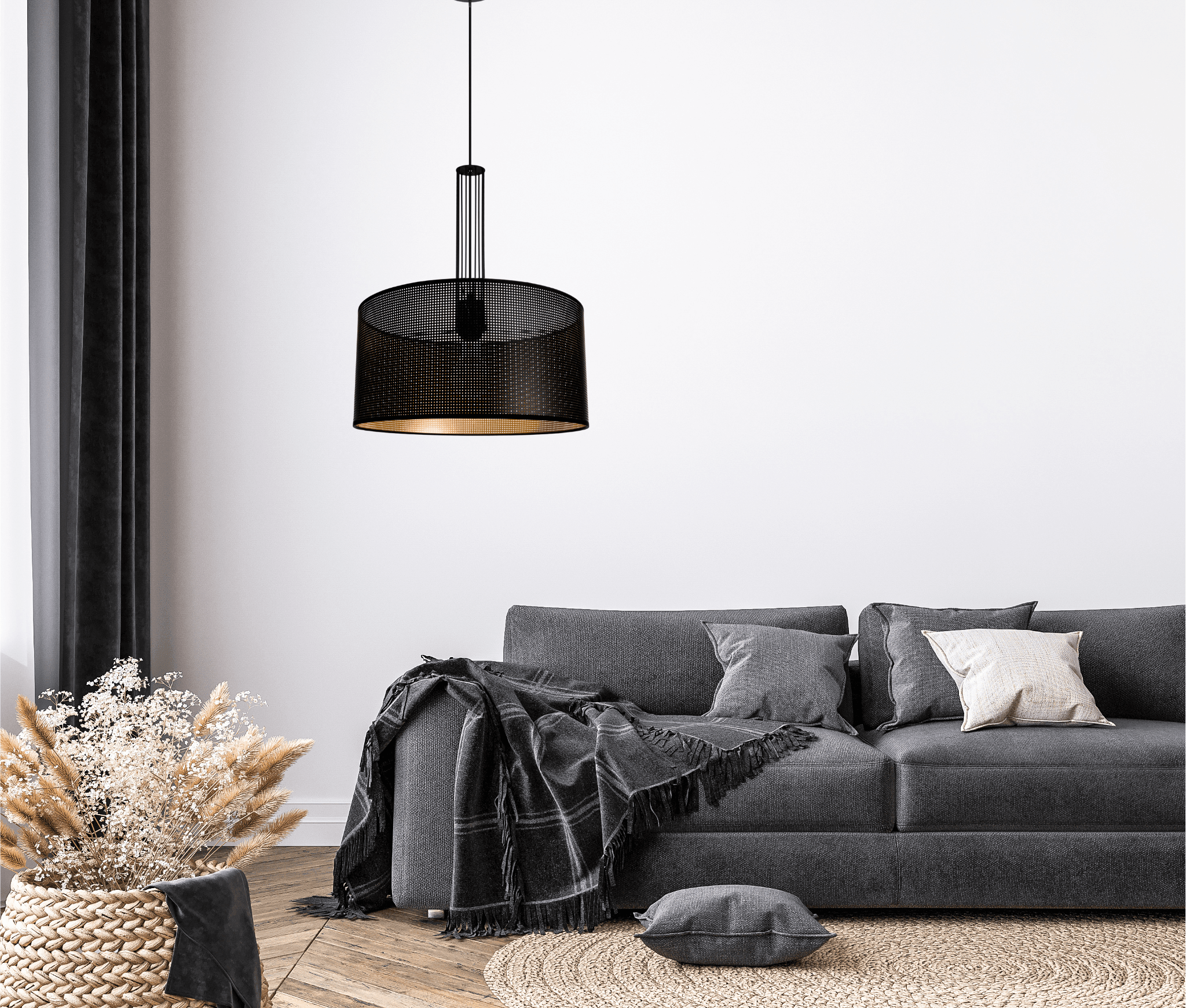 Czarno-złote klosze wiszące w industrialno-skandynawskim pomieszczeniu, lampa sufitowa nad sofą w jasnym wnętrzu.