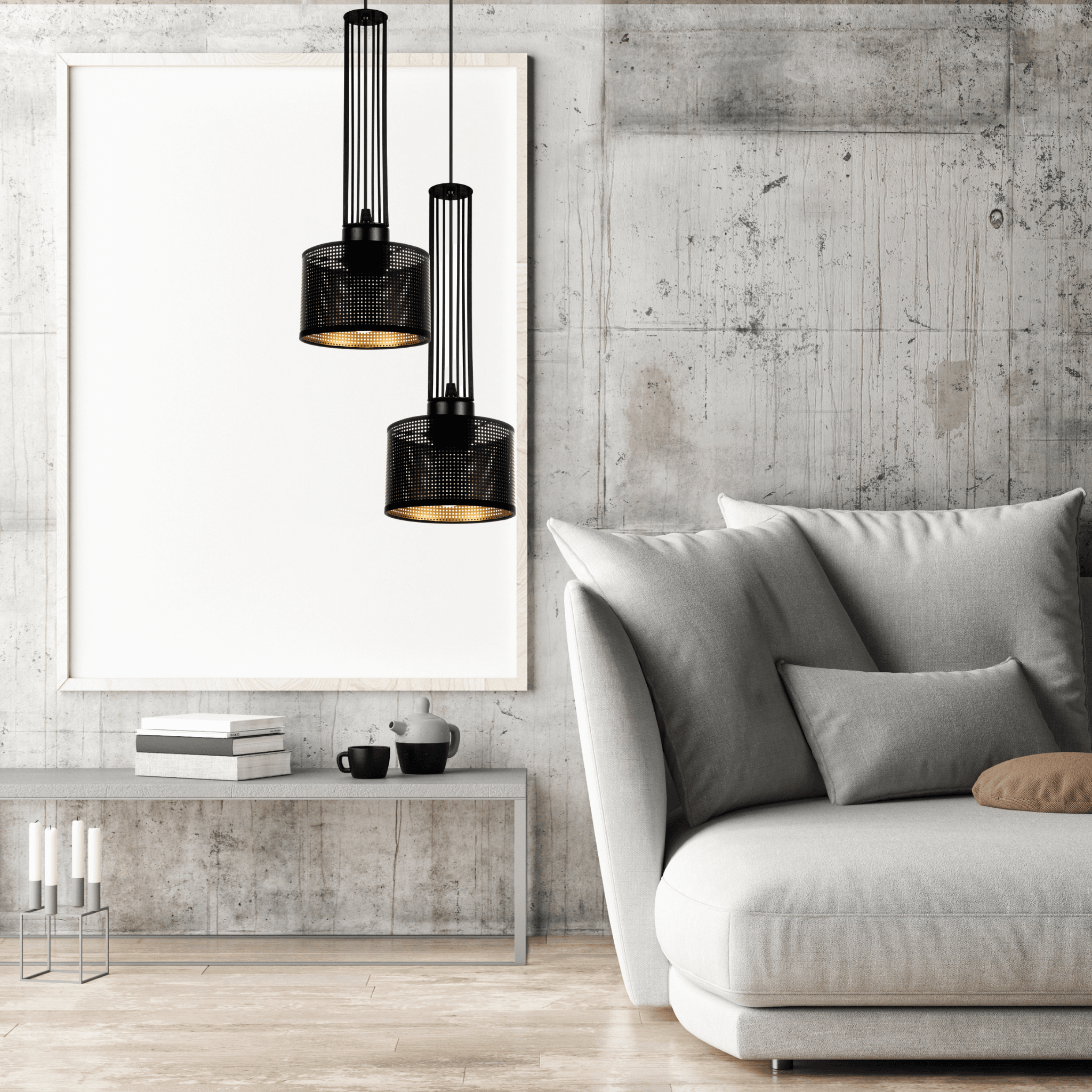 Podwójna lampa wisząca czarne klosze z perforacją i złotym wykończeniem, w jasnym salonie.