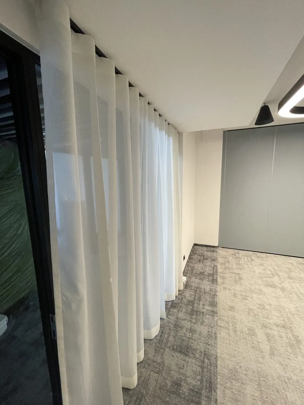 Szyny sufitowe aluminiowe — montaż w Łodzi